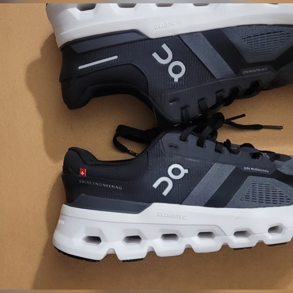 On running sneakers Cloudrunner 2 - Picture 12 of 15